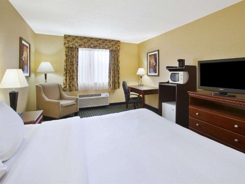 Inn Quality Near I-69 Marshall