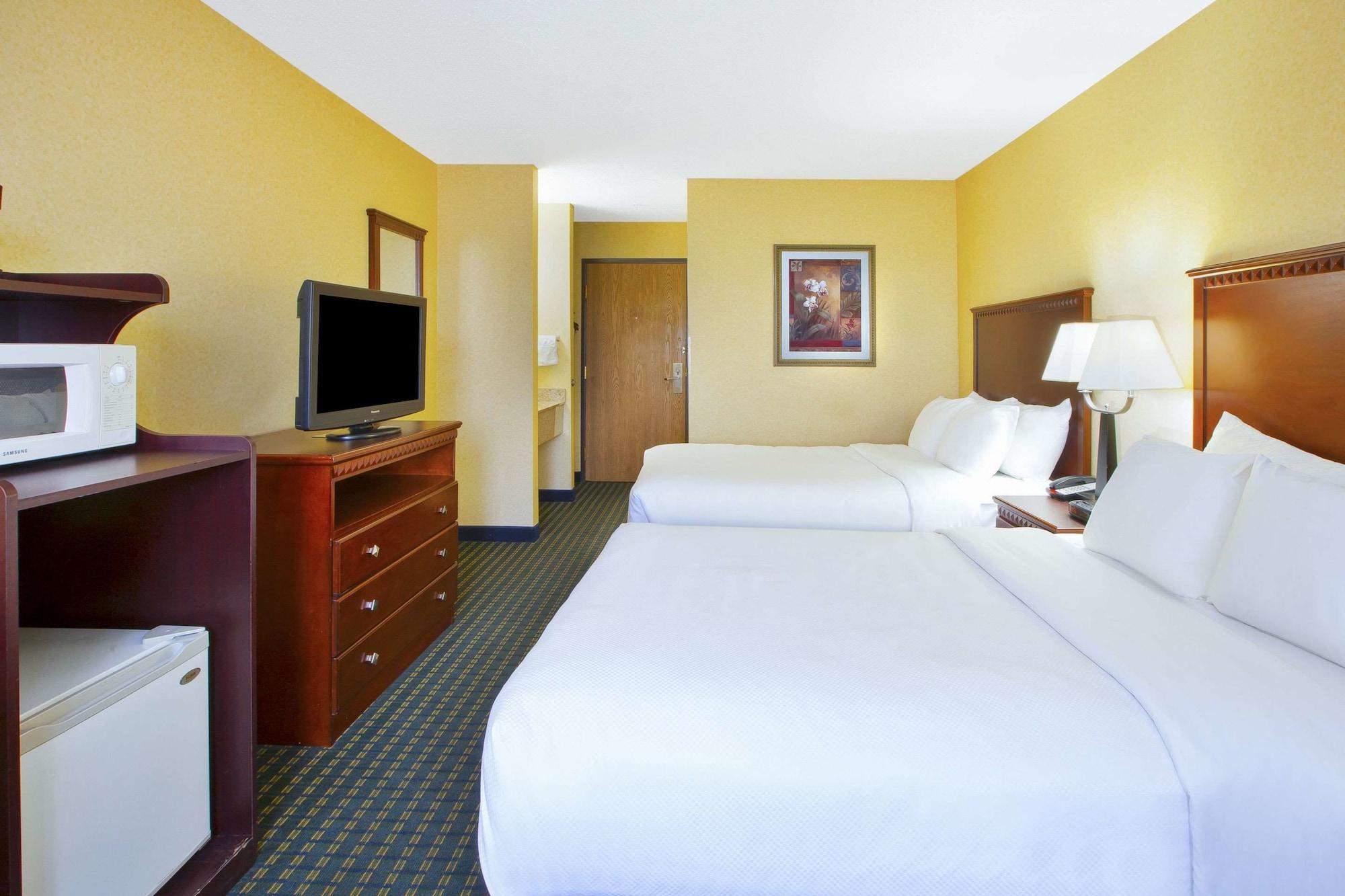 Quality Near I-69 Locanda 3*