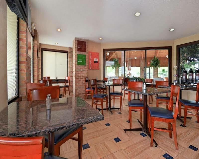 Inn Quality Near I-69 Marshall